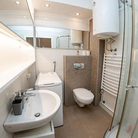 1 Apartament *